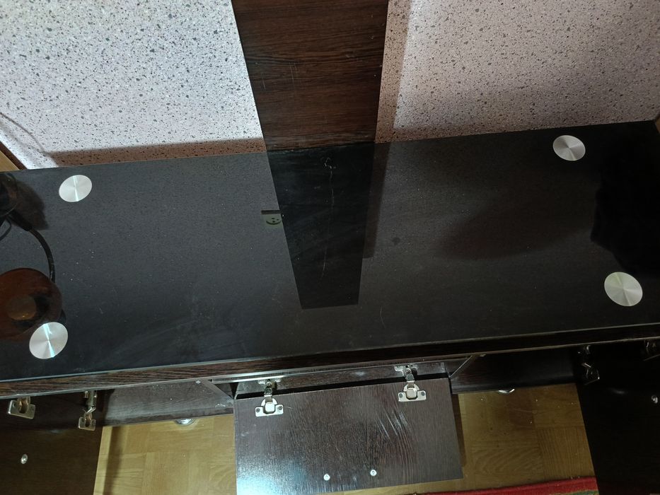 Полка под телевизор