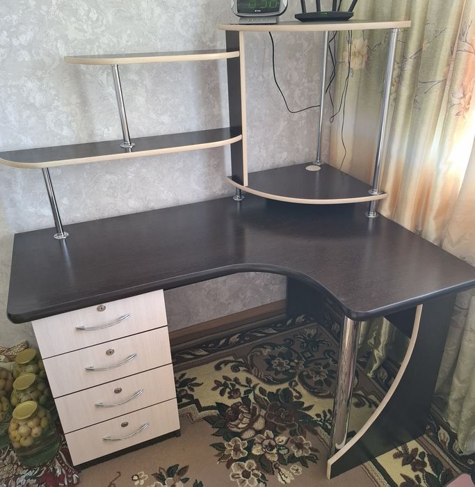 Стол компьютерный