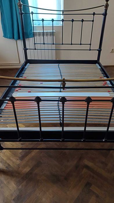 Pat dormitor  ,metalic,  deosebjt