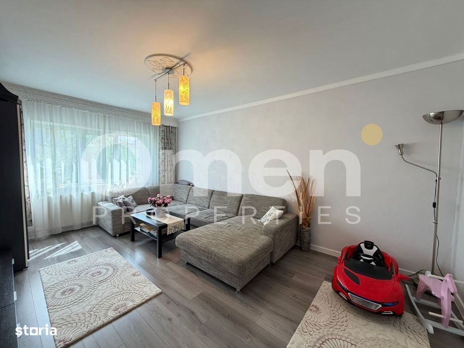 Apartament cu 3 camere decomandat, etaj intermediar,  zona Lidl Hotvon