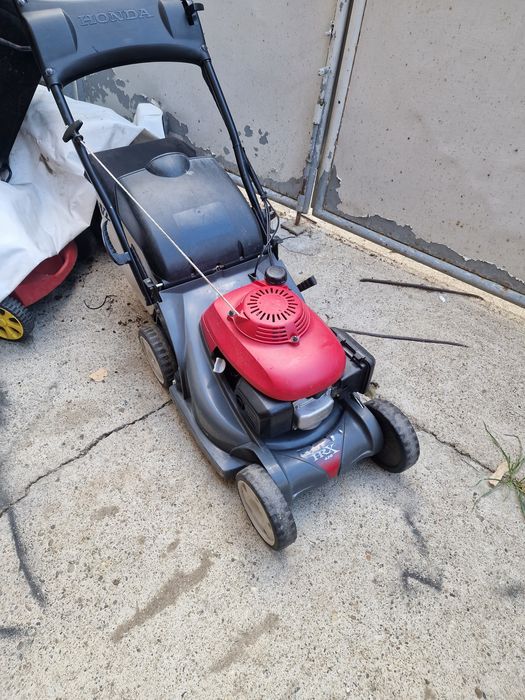 Masina de tuns iarba Honda Hrx