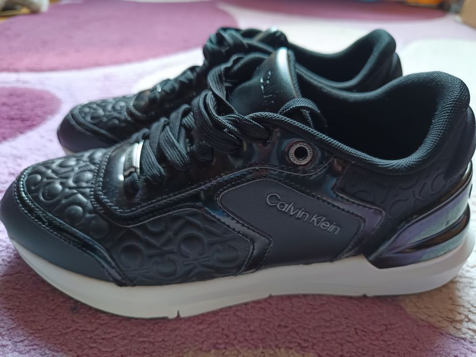 Продавам дамски обувки Kalvin Klein