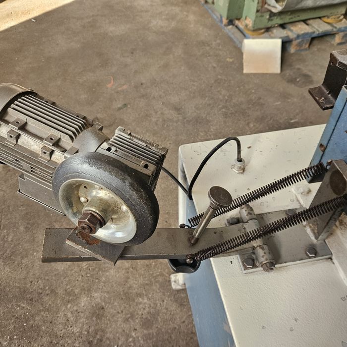 шлайф машина за кръгли детайли