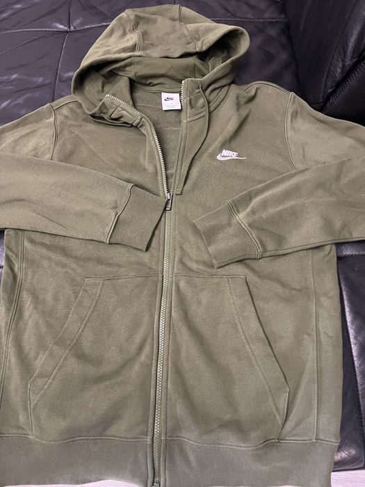 Nike  Tech Fleece зелената е нова сивия е носен в добро състояние 50 зелена 100 комплекта или само долницата 50€