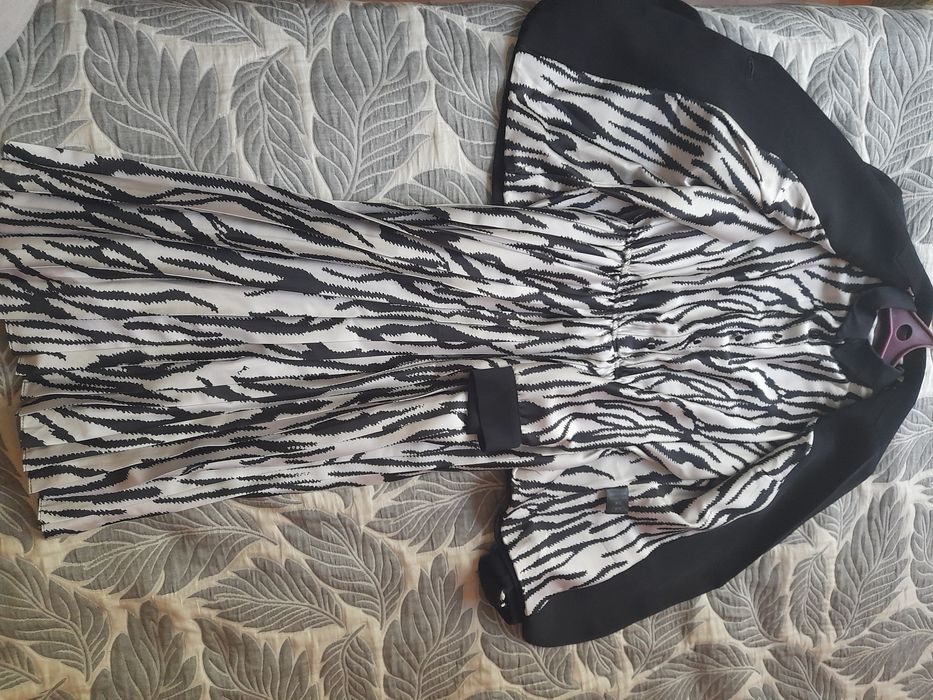 Продам костюм ( платье с пиджаком))