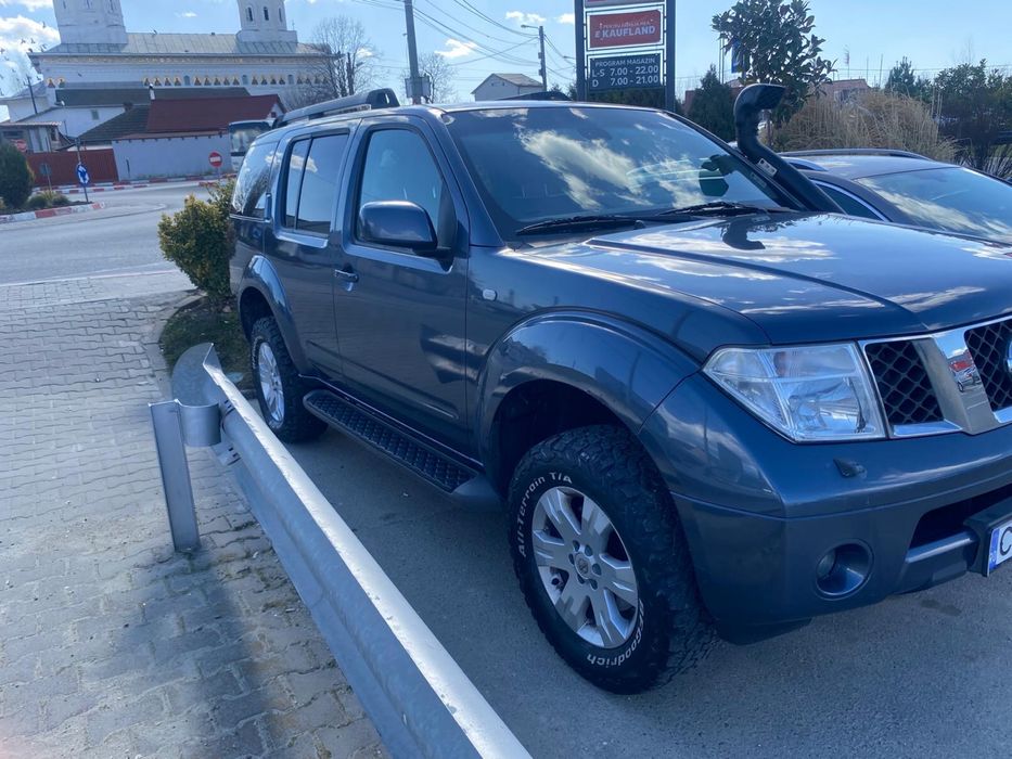 Vand Nissan Pathfinder sau schimb cu Duster