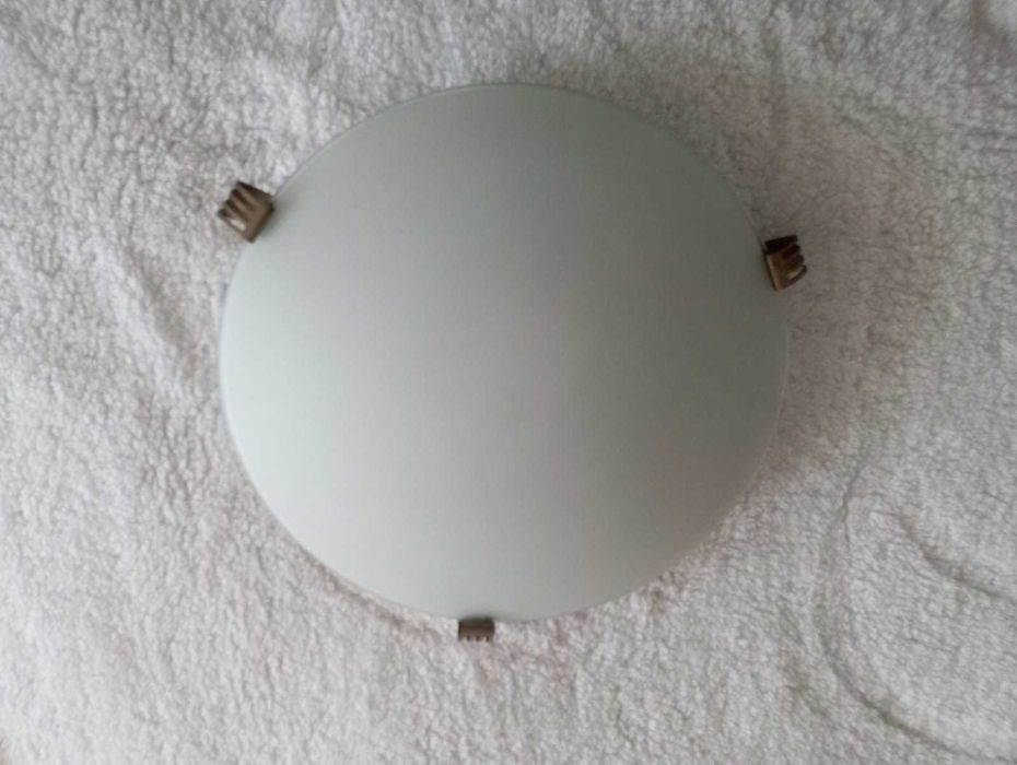 Aplica cu diametrul de 30 cm