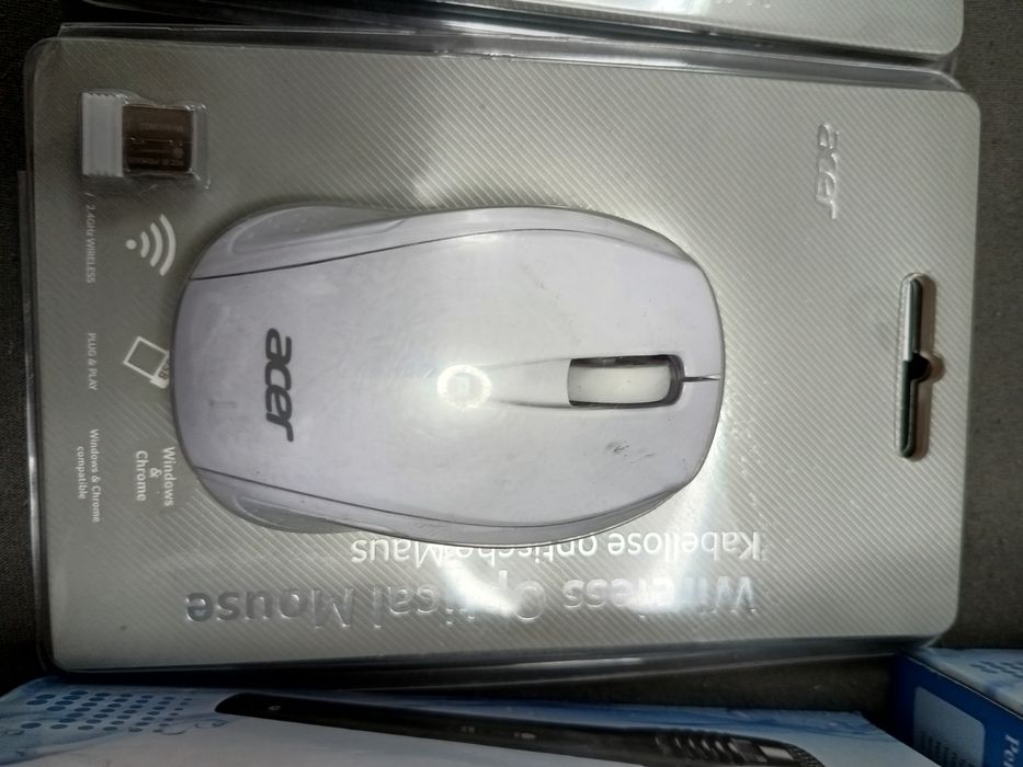 Mouse optic wireless Acer 
Microfon cu fir 60 lei 
Mulineta pesc
