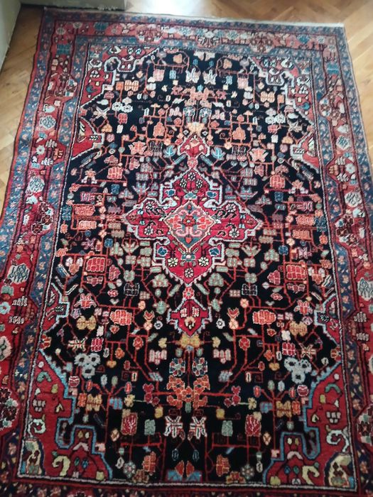 Стар килим 220-145см.