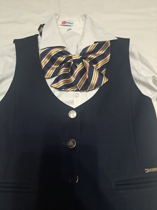 Срочно продам школьный костюм