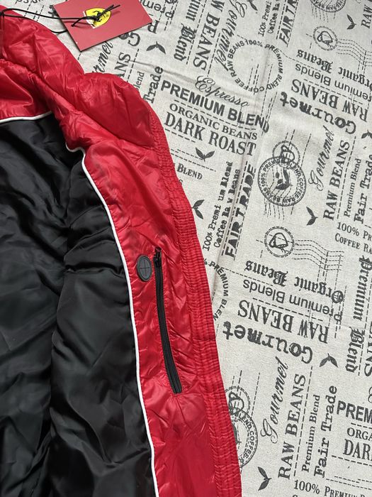 Scuderia Ferrari original official дамски елек грейка.Нов.M