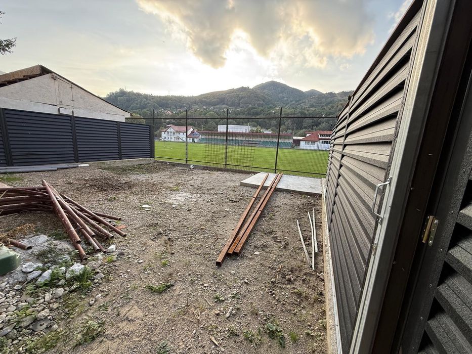 Apartament cu 3 camere si curte proprie