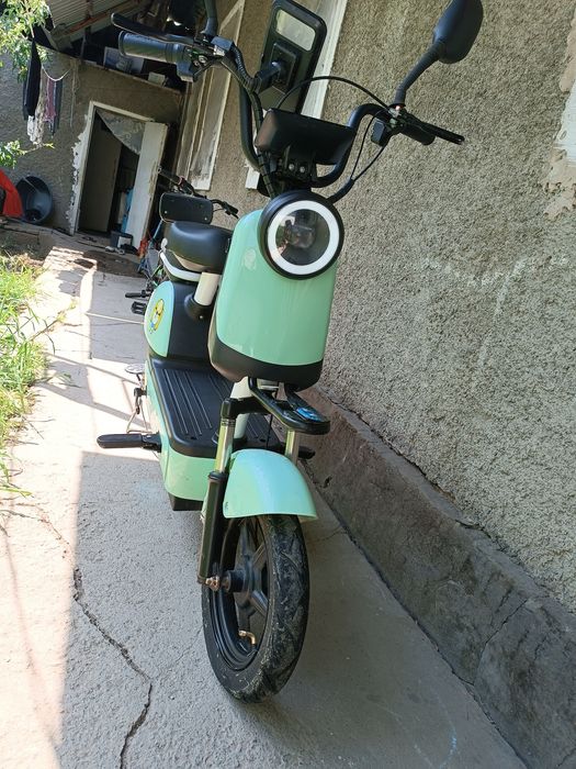 Електроный скутер