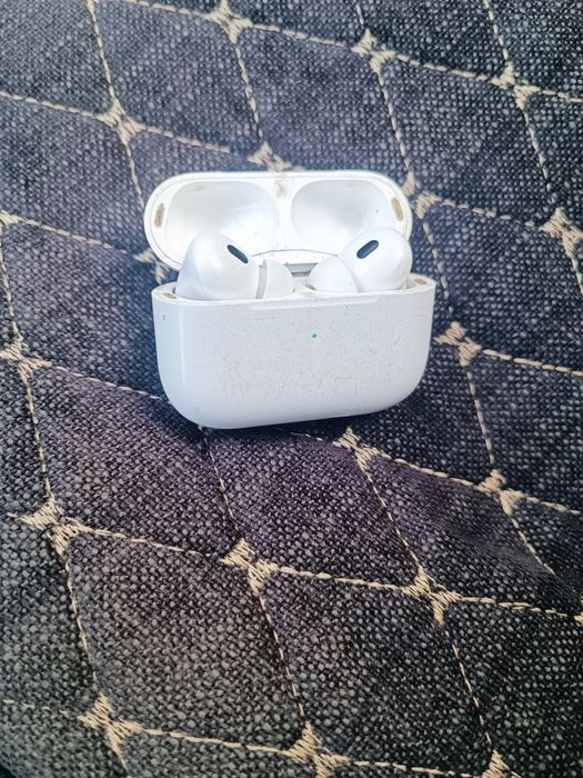 Продам айфон наушники оригинал