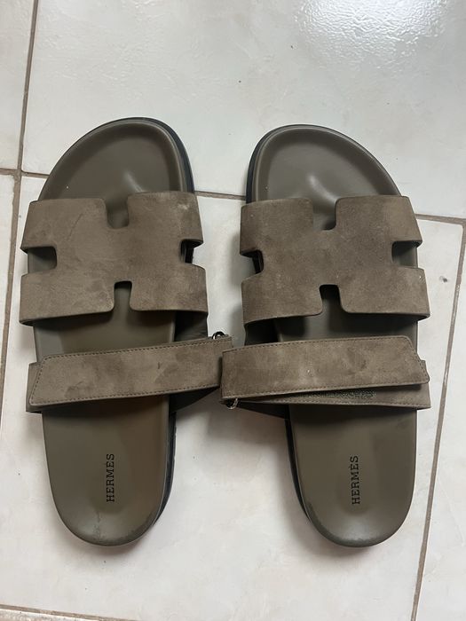 Papuci Hermes.