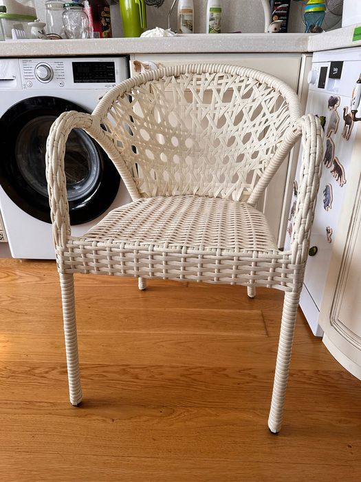 4 стула из искус-го ротанга