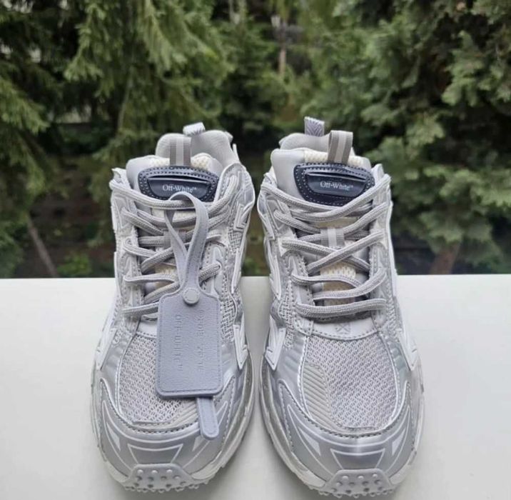 Off-White "Be Right