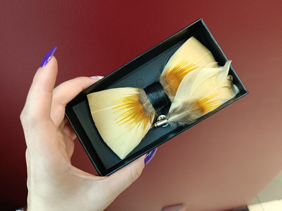 Папионка с естествени пера в два цвята