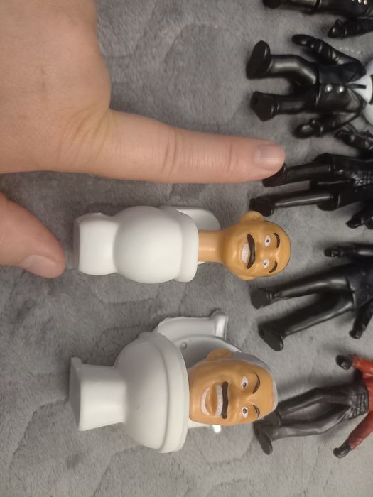 Скибиди игрушки.