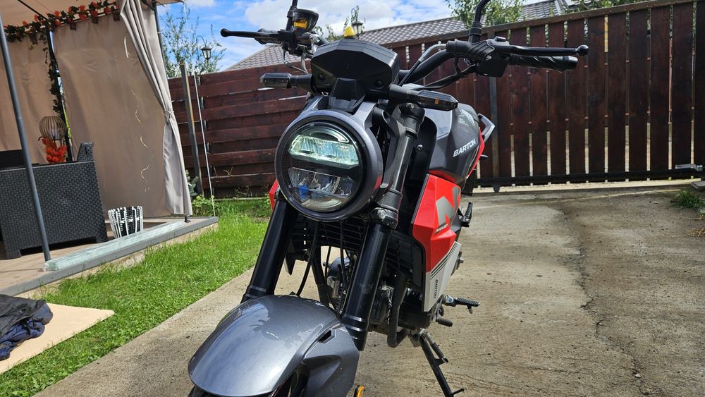 Motocicleta Barton Naked 50 se conduce cu B sau AM