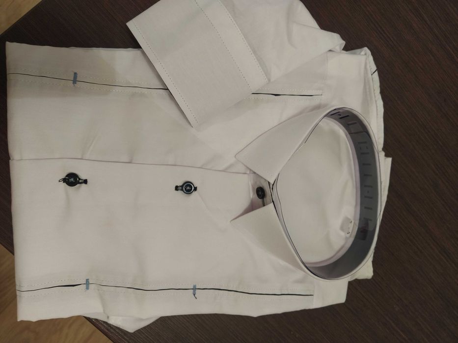 Бяла риза, чисто нова, за момче за униформа