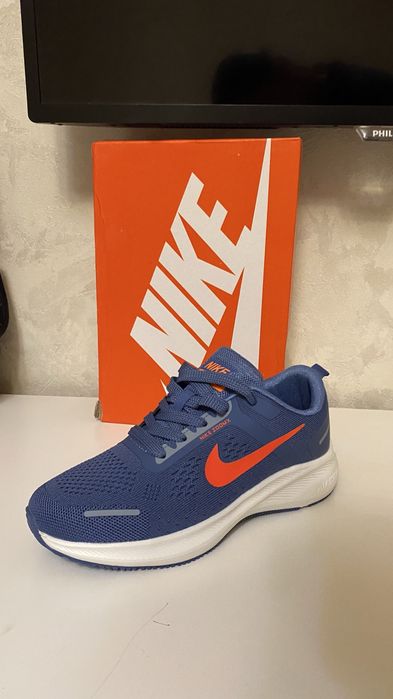 Кроссовки Nike.