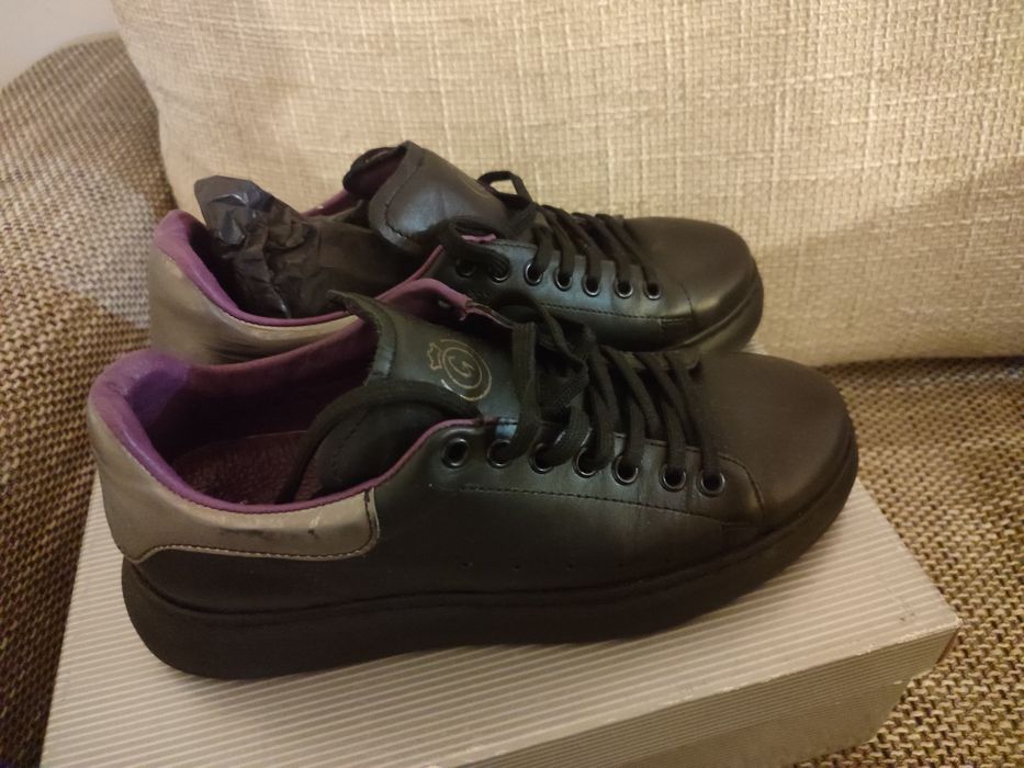 Маратонки естествена кожа номер 38 нови