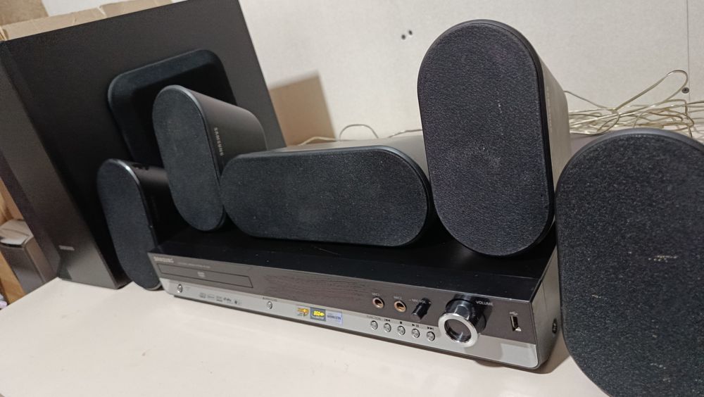 Домашный кинотеатр Samsung HT-X20  в отличном состоянии
