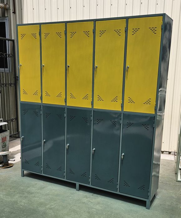 Шкафы металические раздевальные,  шкафы для телефонов , сумок  и т.д.