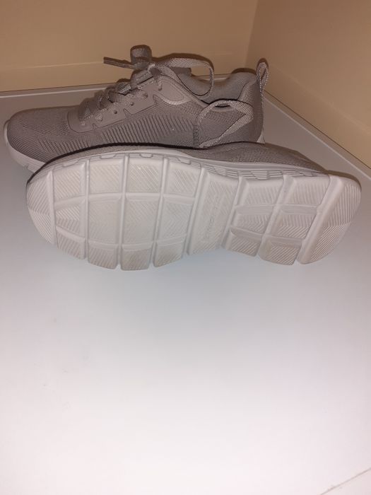 Продавам чисто нови маратонки Skechers 37.5 стелка 24.5