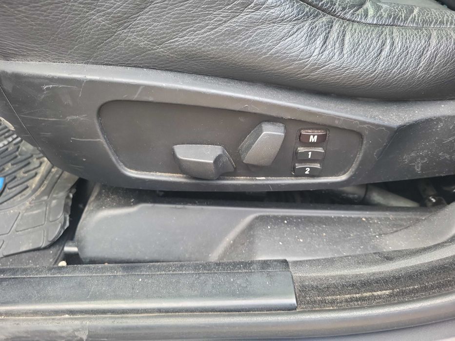 Capota bara faruri xenon bmw e60 facelift DEZMZMBREZ BMW E60 520D N47 2007