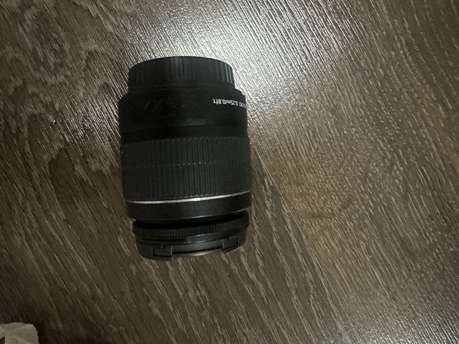 Фотокамера Canon eos 2000d