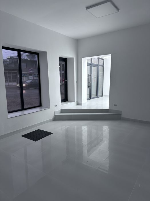 Inchiriez spatiu comercial