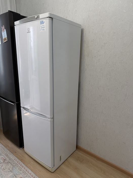 Холодильник Indesit