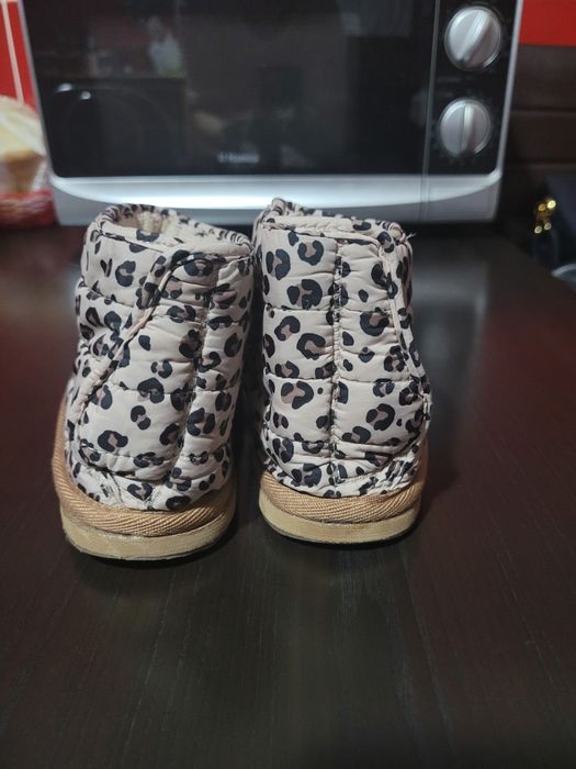 Vand cizmulite pt fetite H&M