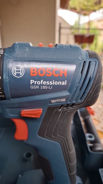 Продавам ударен винтоверт Bosch.