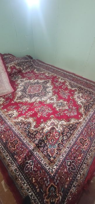 Srochni gilam sotiladi