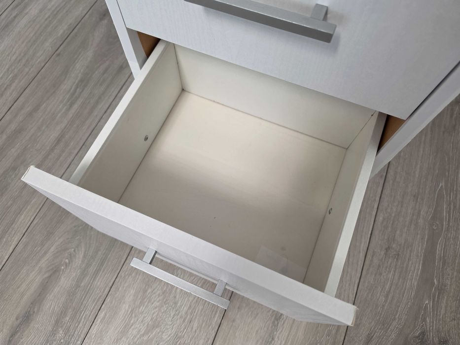 Birou reconditionat alb cu 3 sertare | Stare bună | 122x55x75 cm | Ideal pentru birou sau cameră