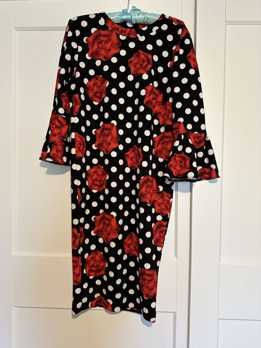 Rochie elastică cu trandafiri