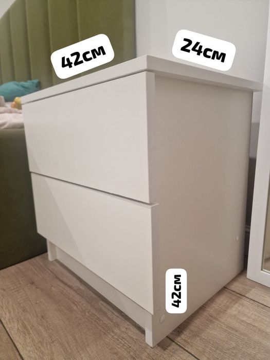 Продам мебель - комод, тумбы, стулья