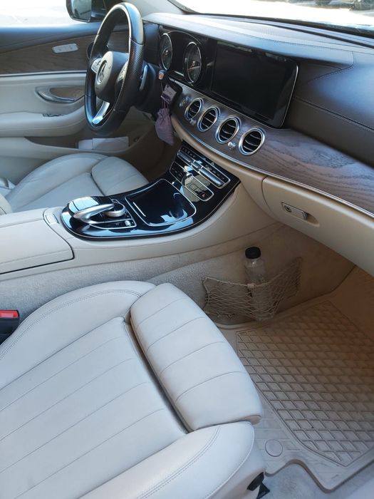 Vând Mercedes  e220