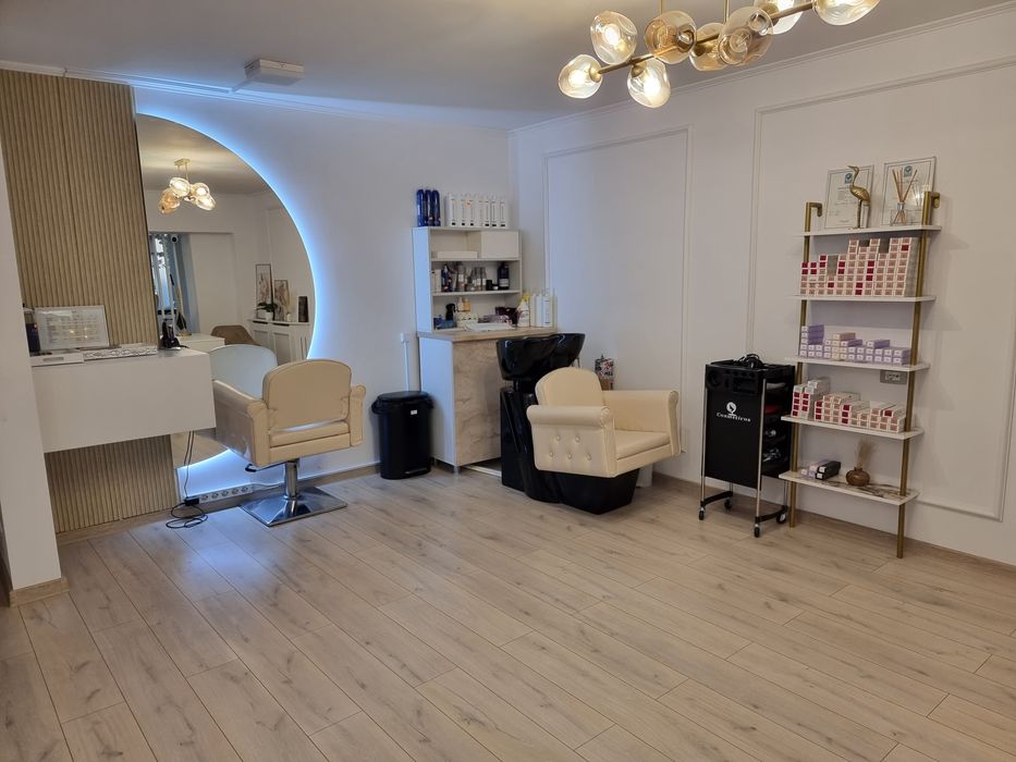 Închiriez post de lucru în salon de înfrumusețare