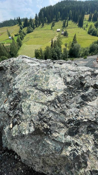 Piatră gard / piatră decorativă / piatră gabion / piatră vulcanică