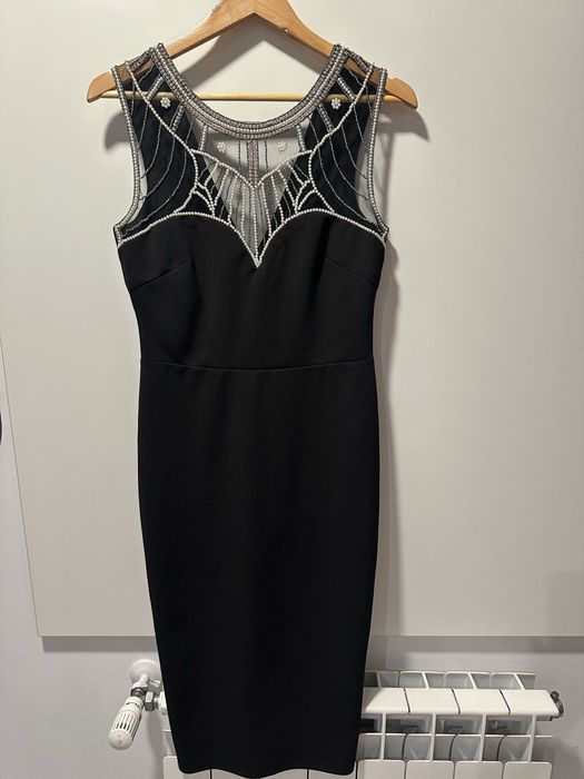 Елегантна черна рокля с камъни