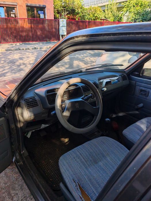 Vând Peugeot 205