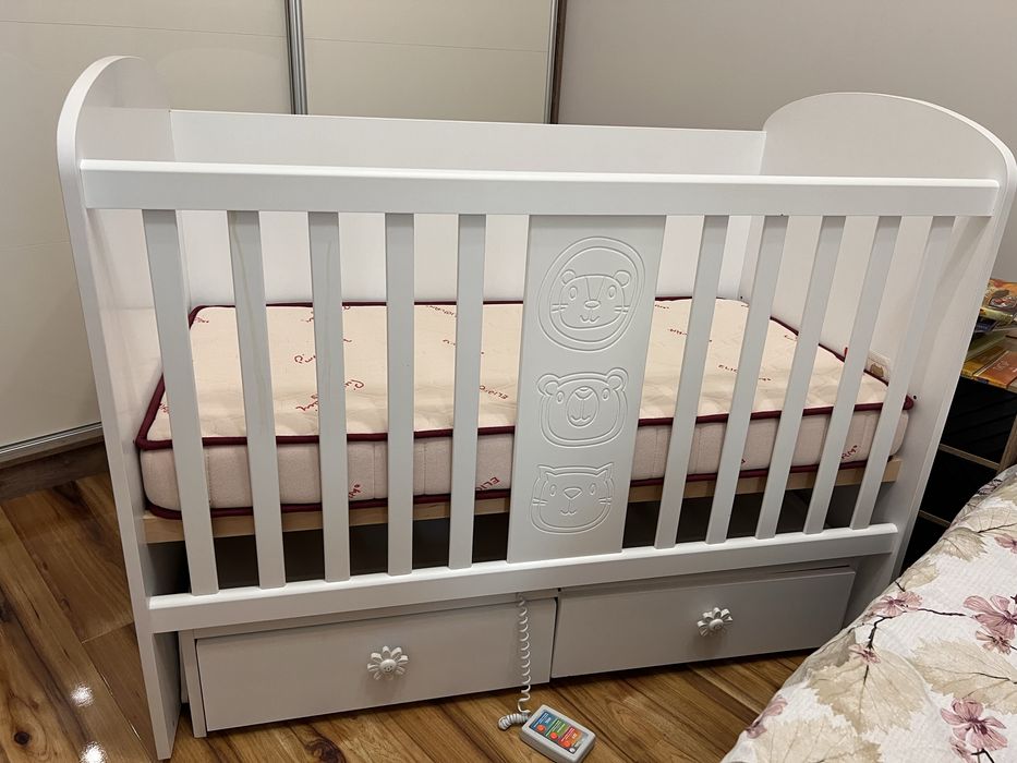 Бебешко легло с матрак Pierre Cardin 60x120 + люлеещ механизъм