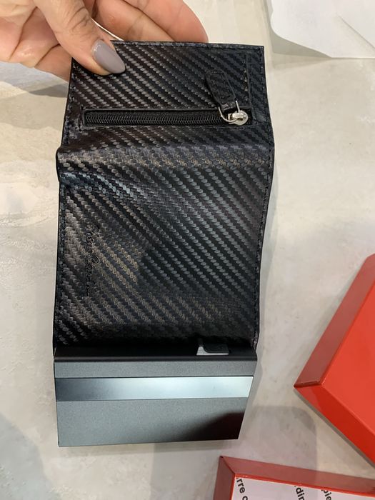 Мъжки портфейл нов с дефект Pierre Cardin