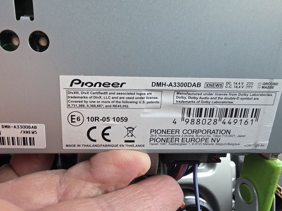 Продавам Pioneer DMH-A3300DAB