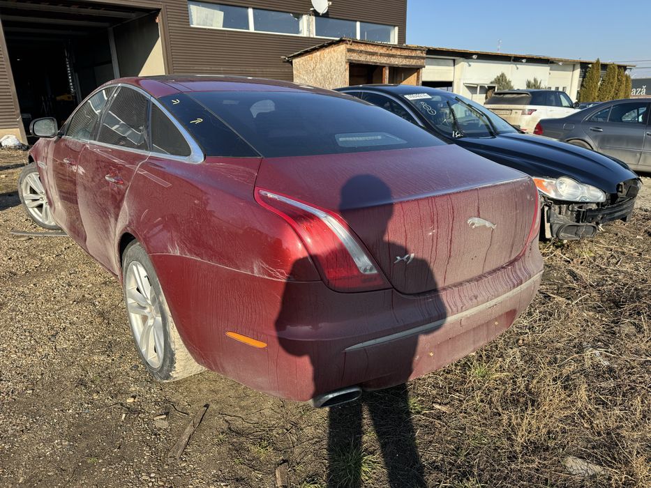 Dezmembrez Jaguar XJ 3.0D 2011
