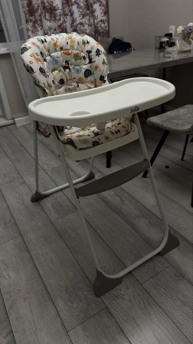 Продам стульчик для кормления бренда Joie